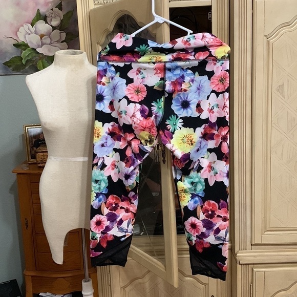 Old Navy, active leggings - Picture 2 of 5